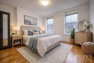 Sun-Drenched Pre-War 2BR with Exceptional Space & Privacy in Brooklyn, NY - Foto de edificio - Building Photo