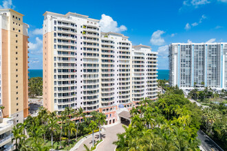 Club Tower I in Key Biscayne, FL - Building Photo - Building Photo