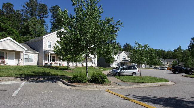 200 Mcdowell Dr in Wake Forest, NC - Foto de edificio - Building Photo