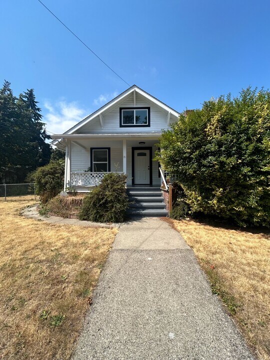 14618 Grant Ave SW in Tacoma, WA - Building Photo