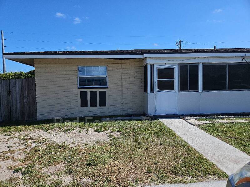 2805 SE 15th Pl in Cape Coral, FL - Building Photo
