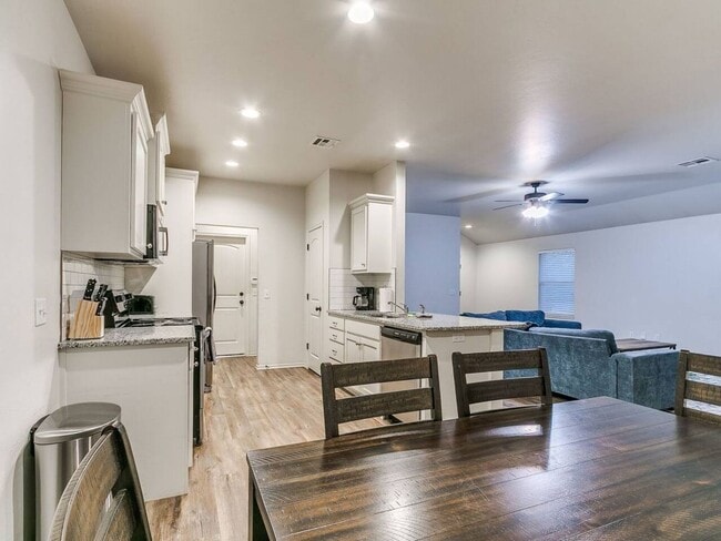 436 Chalk Hill Ct in Edmond, OK - Building Photo - Building Photo