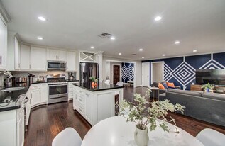 4749 Benning Dr in Houston, TX - Building Photo