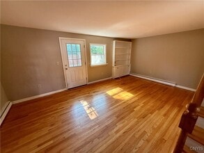 4288 Candlelight Ln in Liverpool, NY - Building Photo - Building Photo
