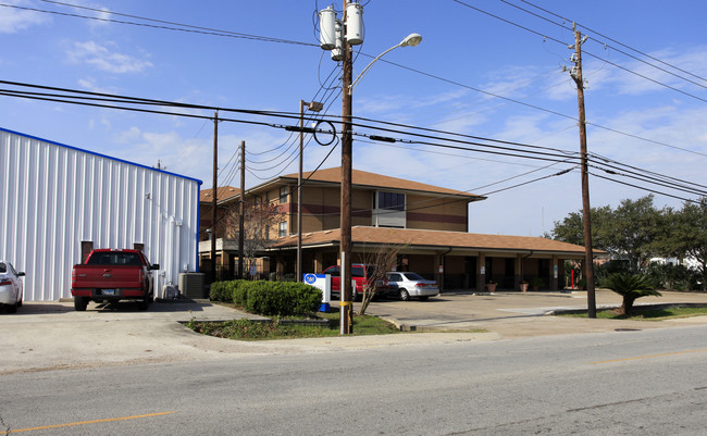 El Redentor Apartments in Houston, TX - Foto de edificio - Building Photo
