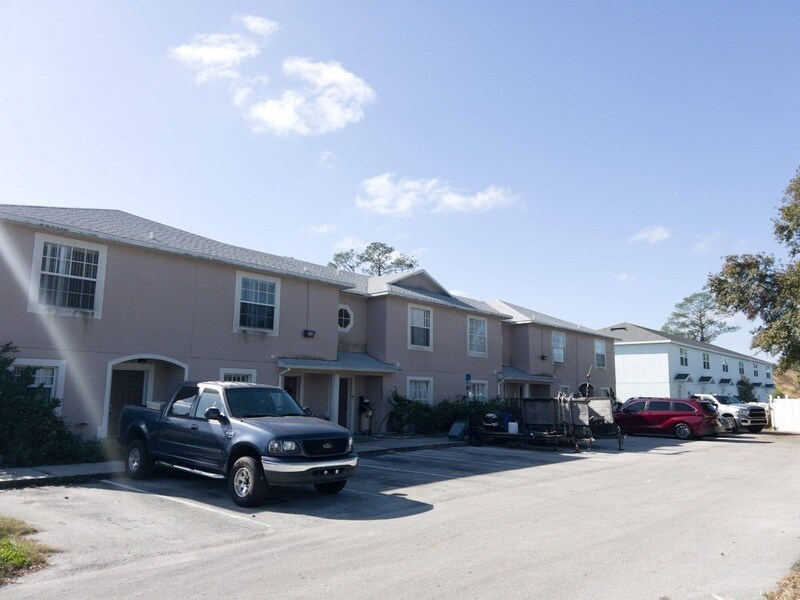 271 Hart Ln in Kissimmee, FL - Foto de edificio