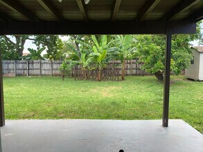 11851 SW 208th St in Miami, FL - Foto de edificio - Building Photo