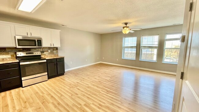 352 NE Kingwood in Waukee, IA - Building Photo - Building Photo