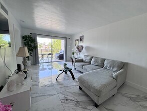 15241 SW 80th St, Unit 207 in Miami, FL - Building Photo - Building Photo