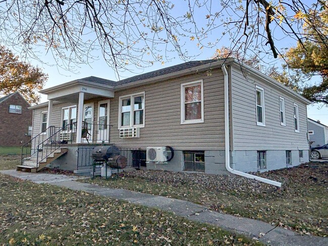 704 Hickory St in Creston, IA - Building Photo - Building Photo
