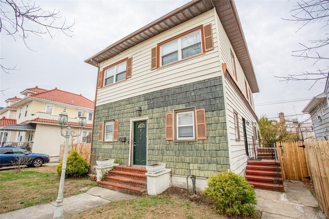 249 E Walnut St in Long Beach, NY - Building Photo - Building Photo