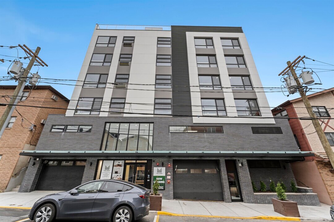 60-64 68th St in Guttenberg, NJ - Building Photo