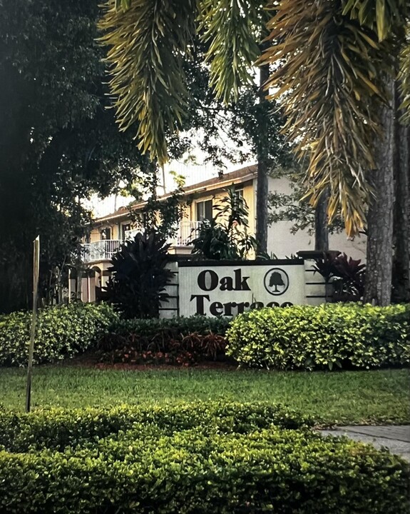 4307 Oak Terrace Dr in Greenacres, FL - Building Photo