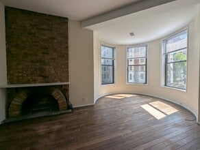600 W Surf St, Unit 2 in Chicago, IL - Building Photo - Building Photo