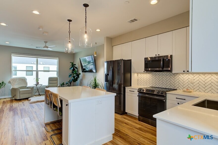 1208 N Academy Ave, Unit 3206 in New Braunfels, TX - Building Photo