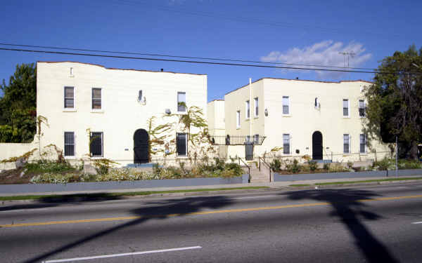 3401 W Adams Blvd in Los Angeles, CA - Building Photo