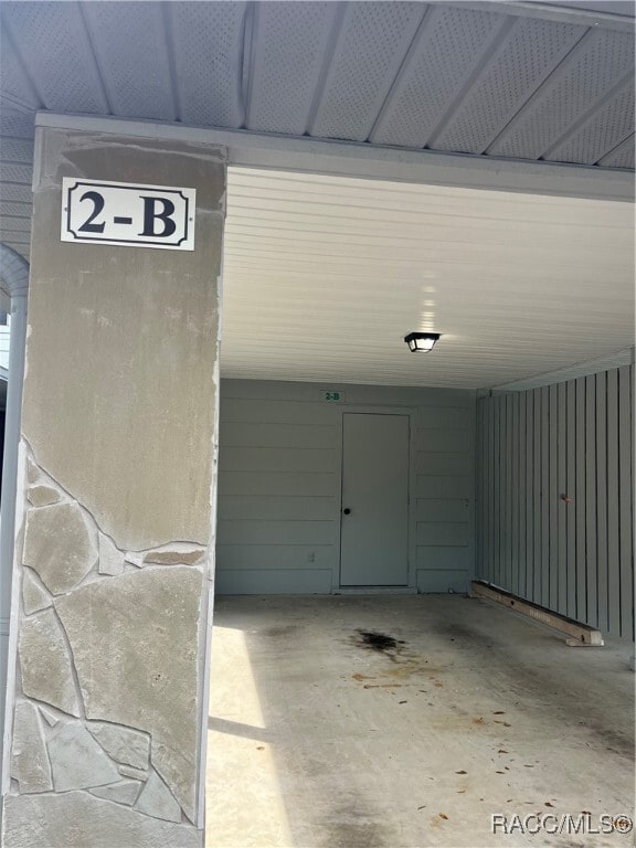property at 810 E Gilchrist Ct