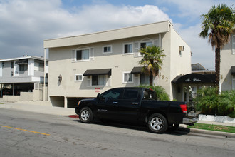 Providencia Palms in Burbank, CA - Building Photo - Building Photo