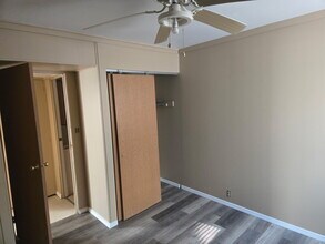 229 N Clinton St, Unit # 1 in Collinsville, IL - Building Photo - Building Photo