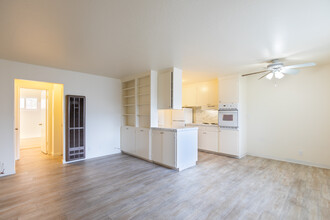 Tamarack Gardens in Sunnyvale, CA - Building Photo - Interior Photo