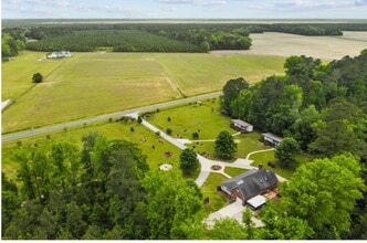2104 Las Flores Ln in Grimesland, NC - Building Photo - Building Photo