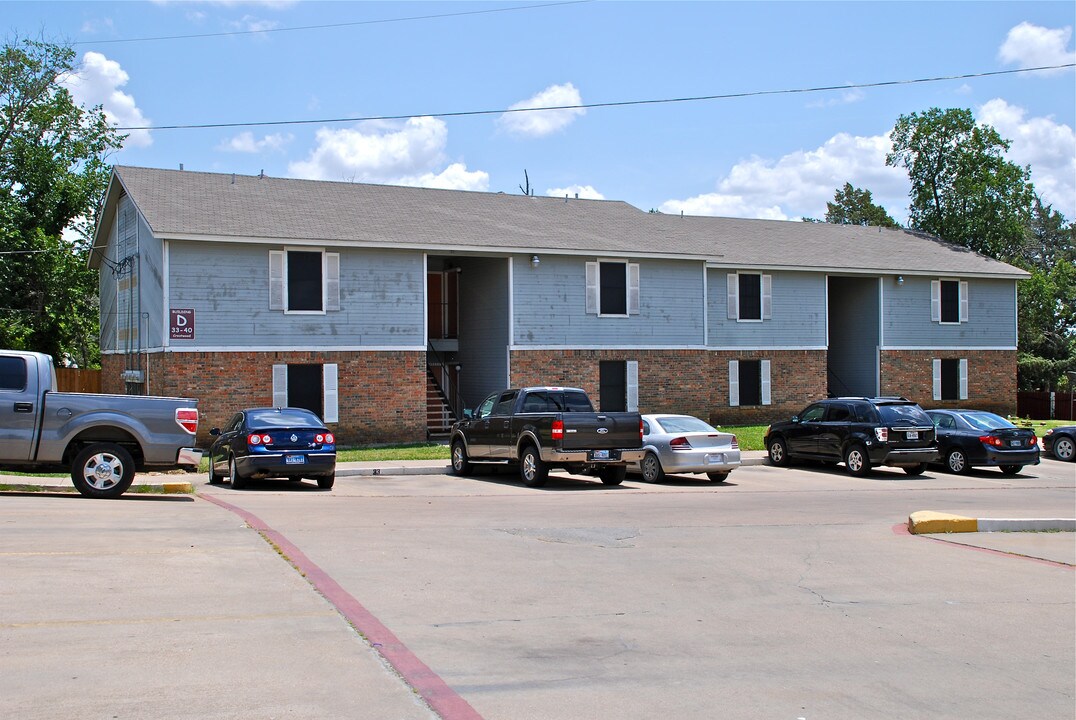 Crestwood Square Apartments in Keene, TX - Building Photo