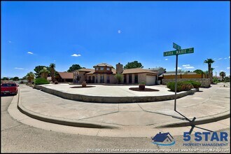 11620 Maria Seanes Dr in El Paso, TX - Building Photo - Building Photo