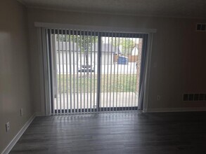 4240 Village Pkwy Cir E in Indianapolis, IN - Building Photo - Building Photo