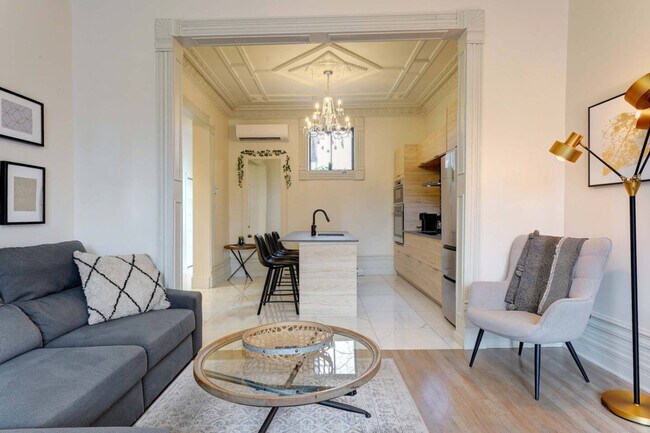 3831 R. Saint-Denis in Montréal, QC - Building Photo - Building Photo