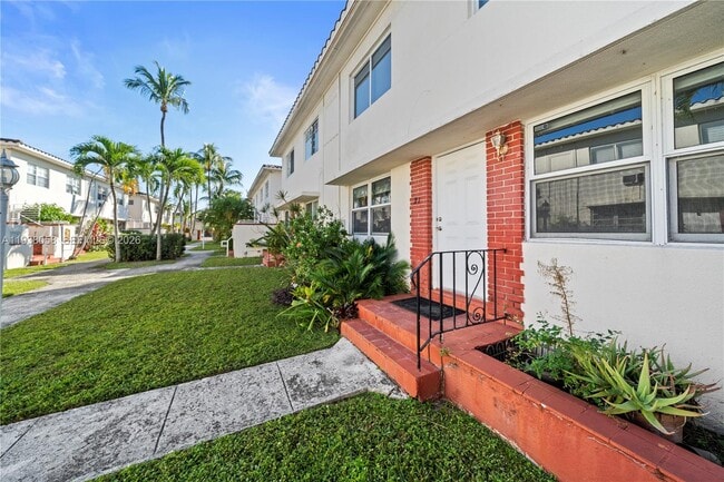 1203 Marseille Dr in Miami Beach, FL - Building Photo - Building Photo