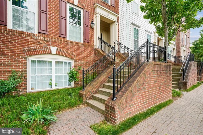 1607 Potomac Greens Dr in Alexandria, VA - Building Photo - Building Photo