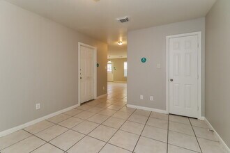 4939 S Cancun in Houston, TX - Building Photo - Building Photo