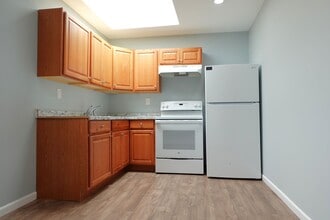 909 Warner Rd in Valley Stream, NY - Building Photo - Building Photo