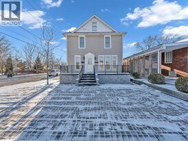 8385 Riverside Dr E in Windsor, ON - Building Photo