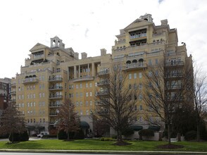 2500 Peachtree Rd NW in Atlanta, GA - Building Photo - Building Photo