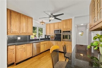 2 Horseshoe Dr in Danbury, CT - Building Photo - Building Photo