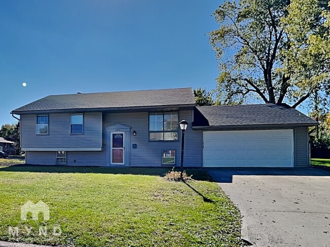 property at 2911 N Gresham Rd
