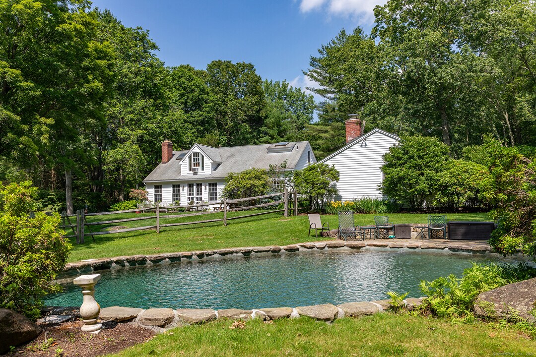 40 Camps Flat Rd in Kent, CT - Building Photo