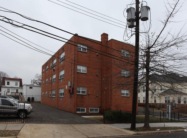 Villages of East River in Washington, DC - Foto de edificio - Building Photo