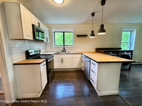 2674 W Main St in Wappingers Falls, NY - Foto de edificio - Building Photo