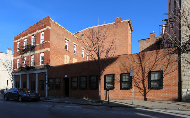 6 W Elder St in Cincinnati, OH - Foto de edificio - Building Photo