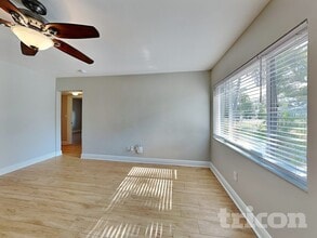 1362 Admiral Woodson Ln in Clearwater, FL - Building Photo - Building Photo