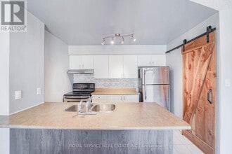 90 Aspen Springs Dr in Bowmanville, ON - Building Photo - Building Photo