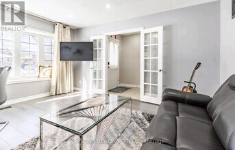 34 Finsbury Dr in Brampton, ON - Building Photo - Building Photo