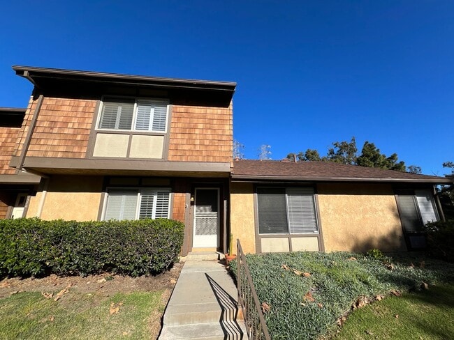 property at 1526 Towhee Ct