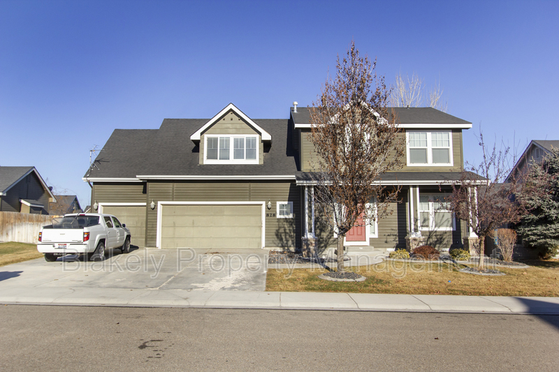 828 W Tropical Dr in Nampa, ID - Building Photo