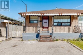8 Dean St in Brampton, ON - Building Photo - Building Photo
