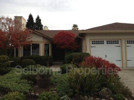 6252 Ridgemont Dr in Oakland, CA - Building Photo