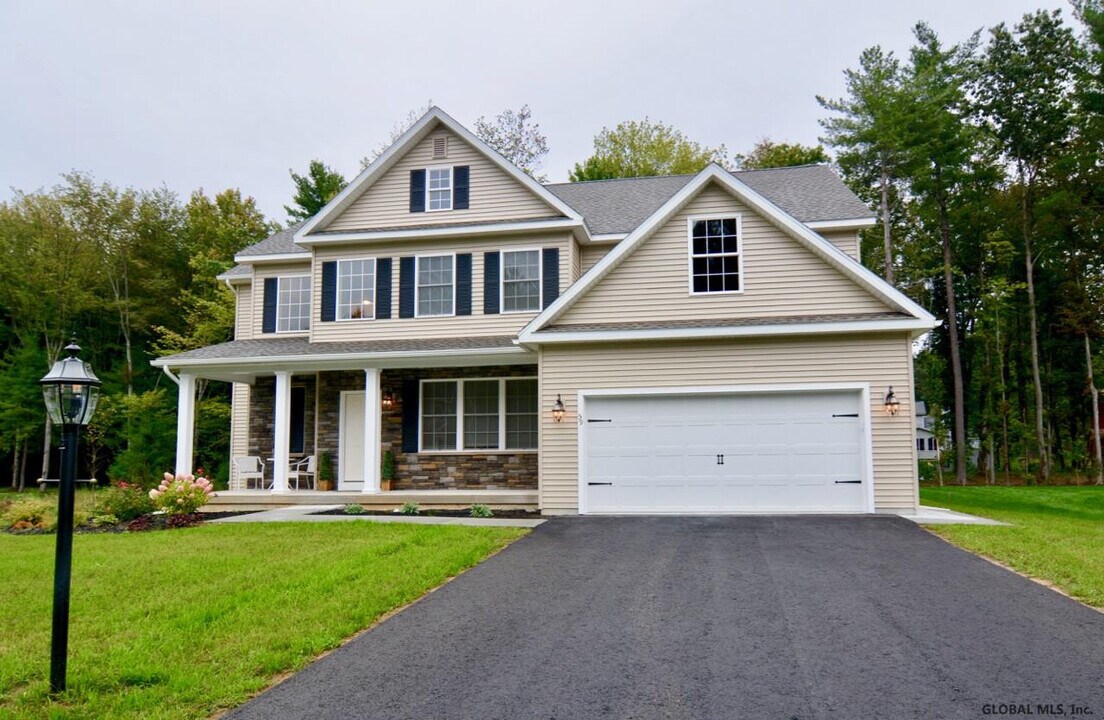59 Balsam Way in Clifton Park, NY - Building Photo