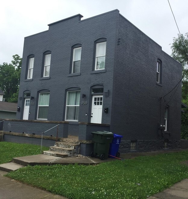 property at 959 E Mound St